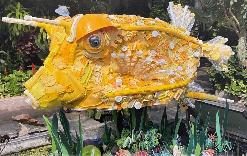 peixe feito de plástico